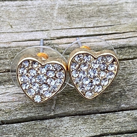 Crystal gold tone heart stud earrings - Picture 7 of 8